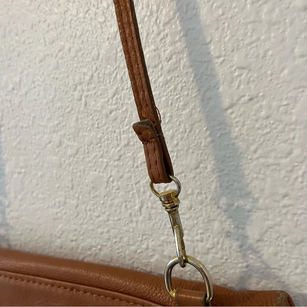 Vera Pelle Made in Italy Envelope Style Crossbody or Clutch Leather Zip Purse